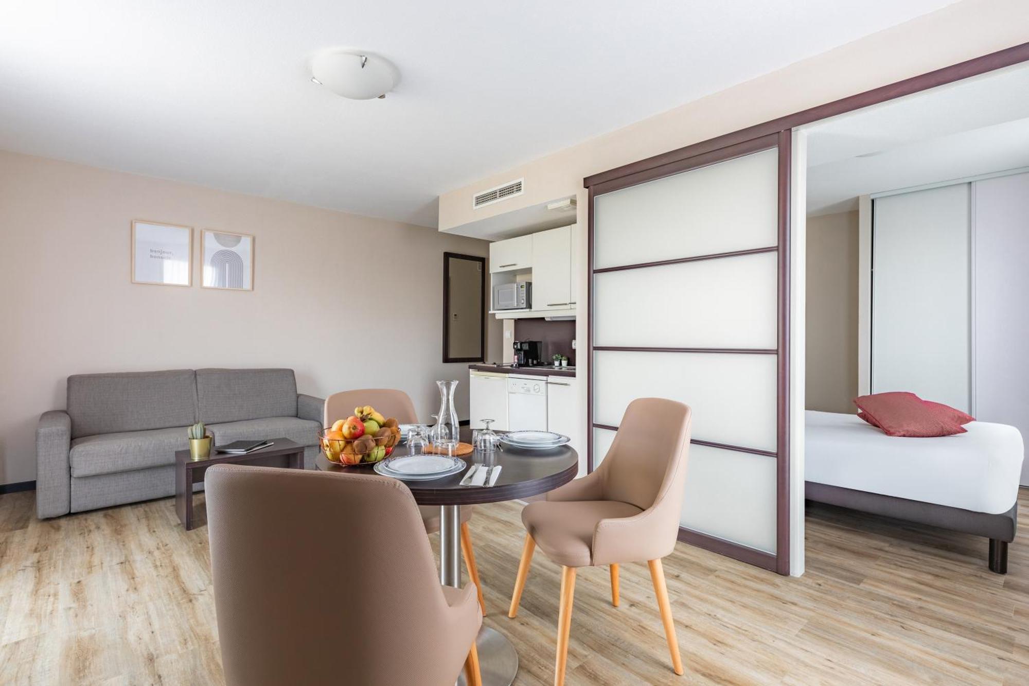 อัปปาร์ตซิตี้ กงฟอร์ นองต์ เวสต์ แซ็งแตร์แบ็ง Aparthotel ภายนอก รูปภาพ