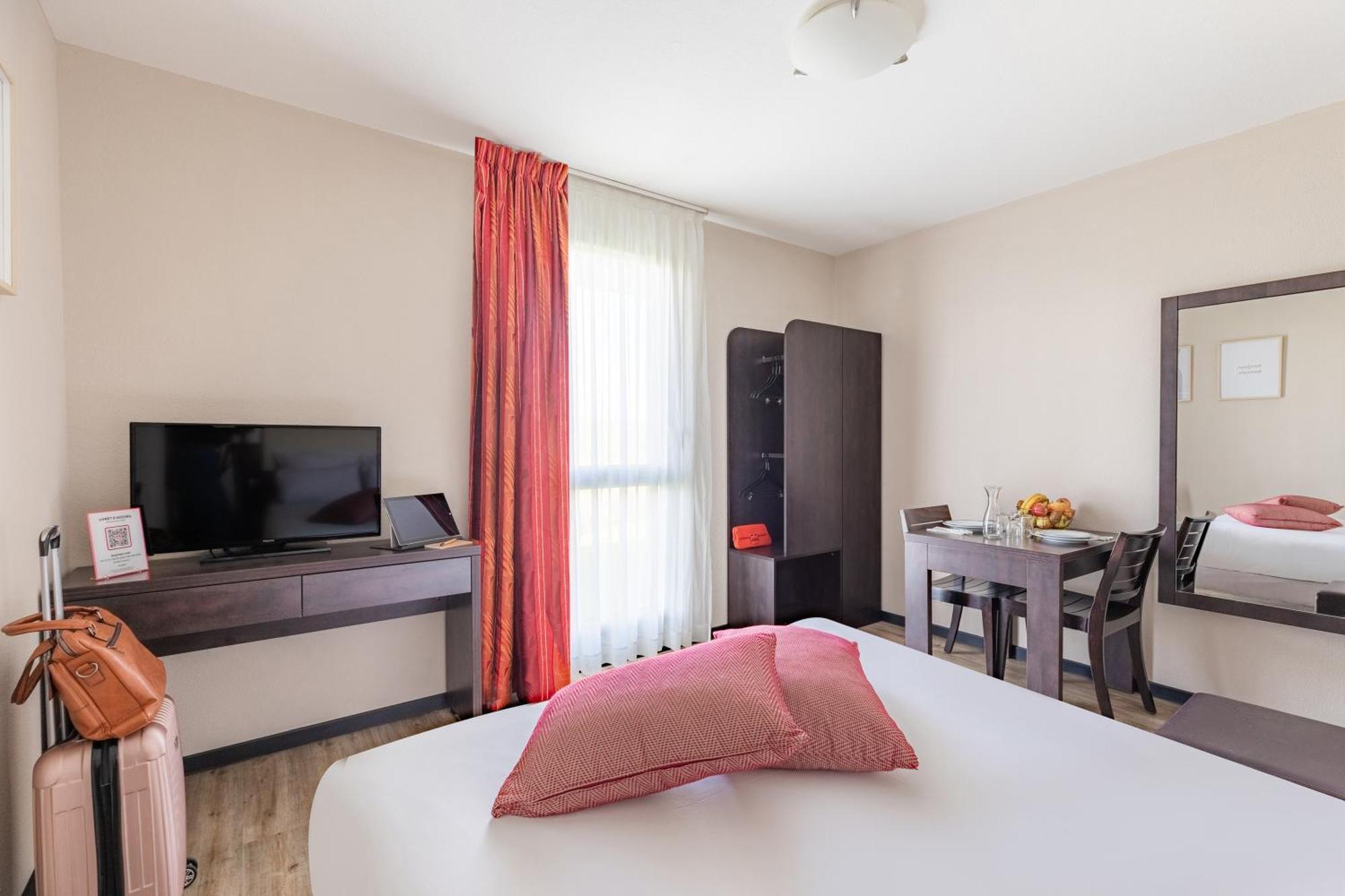 อัปปาร์ตซิตี้ กงฟอร์ นองต์ เวสต์ แซ็งแตร์แบ็ง Aparthotel ภายนอก รูปภาพ