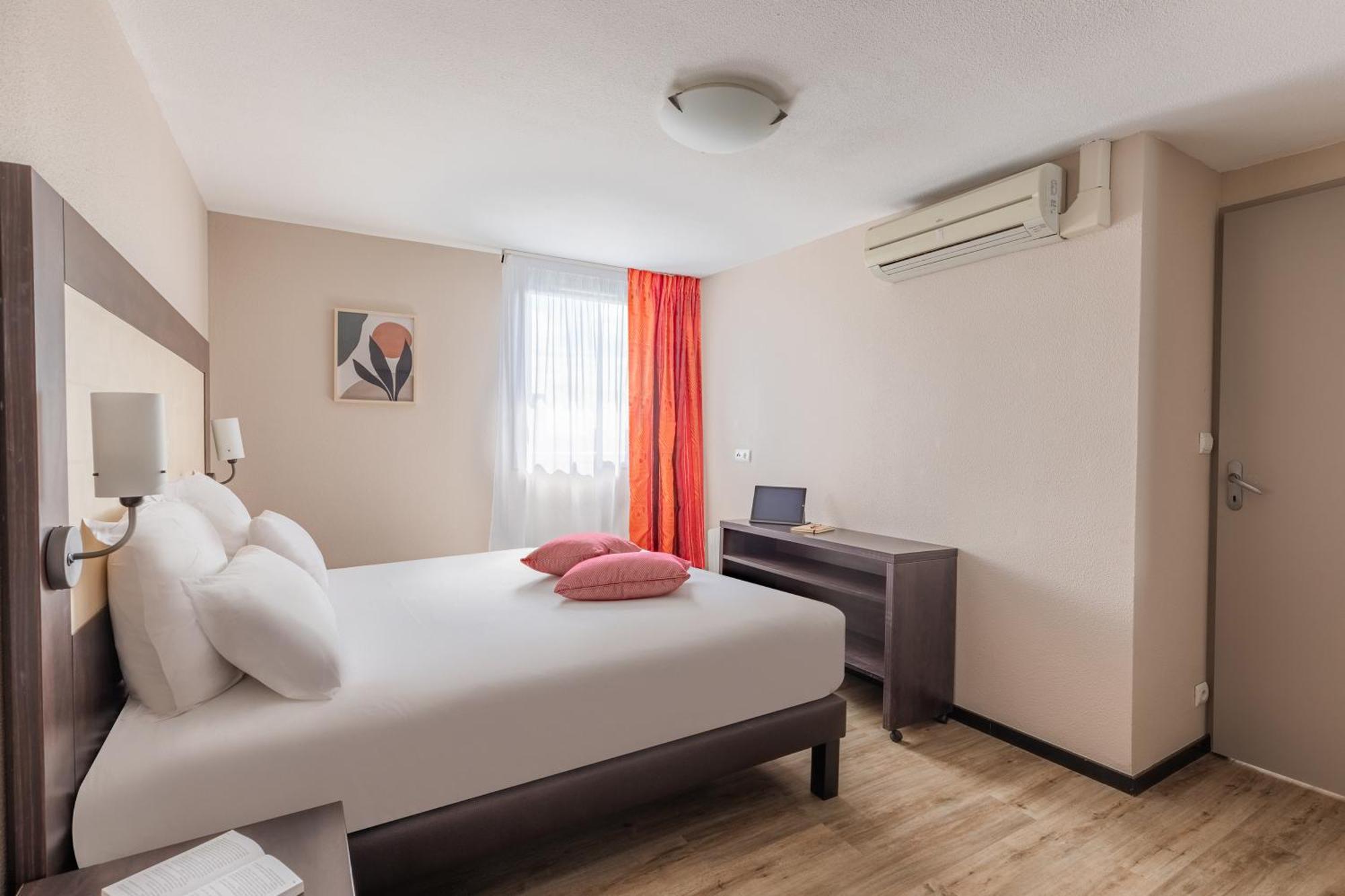 อัปปาร์ตซิตี้ กงฟอร์ นองต์ เวสต์ แซ็งแตร์แบ็ง Aparthotel ภายนอก รูปภาพ