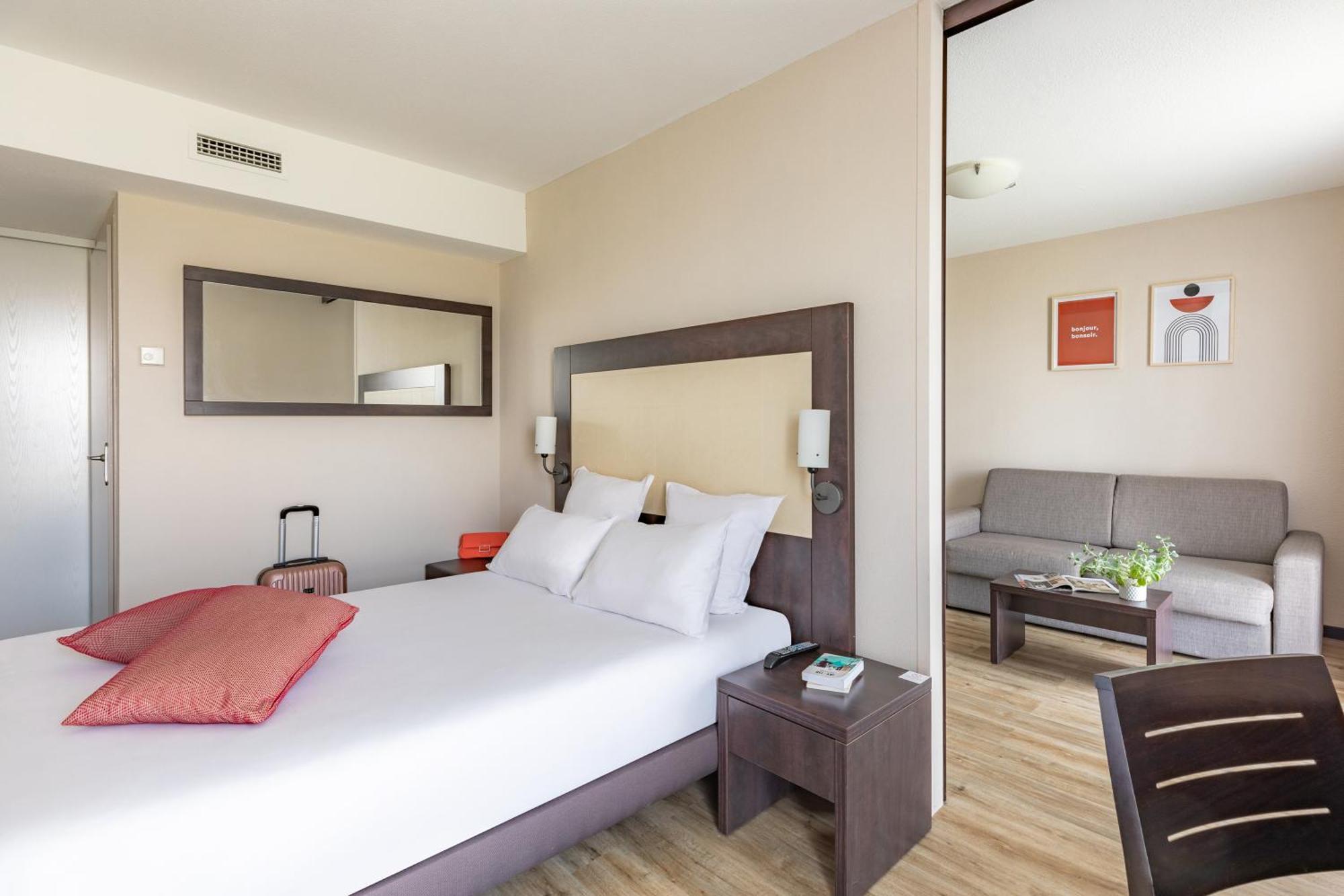 อัปปาร์ตซิตี้ กงฟอร์ นองต์ เวสต์ แซ็งแตร์แบ็ง Aparthotel ภายนอก รูปภาพ