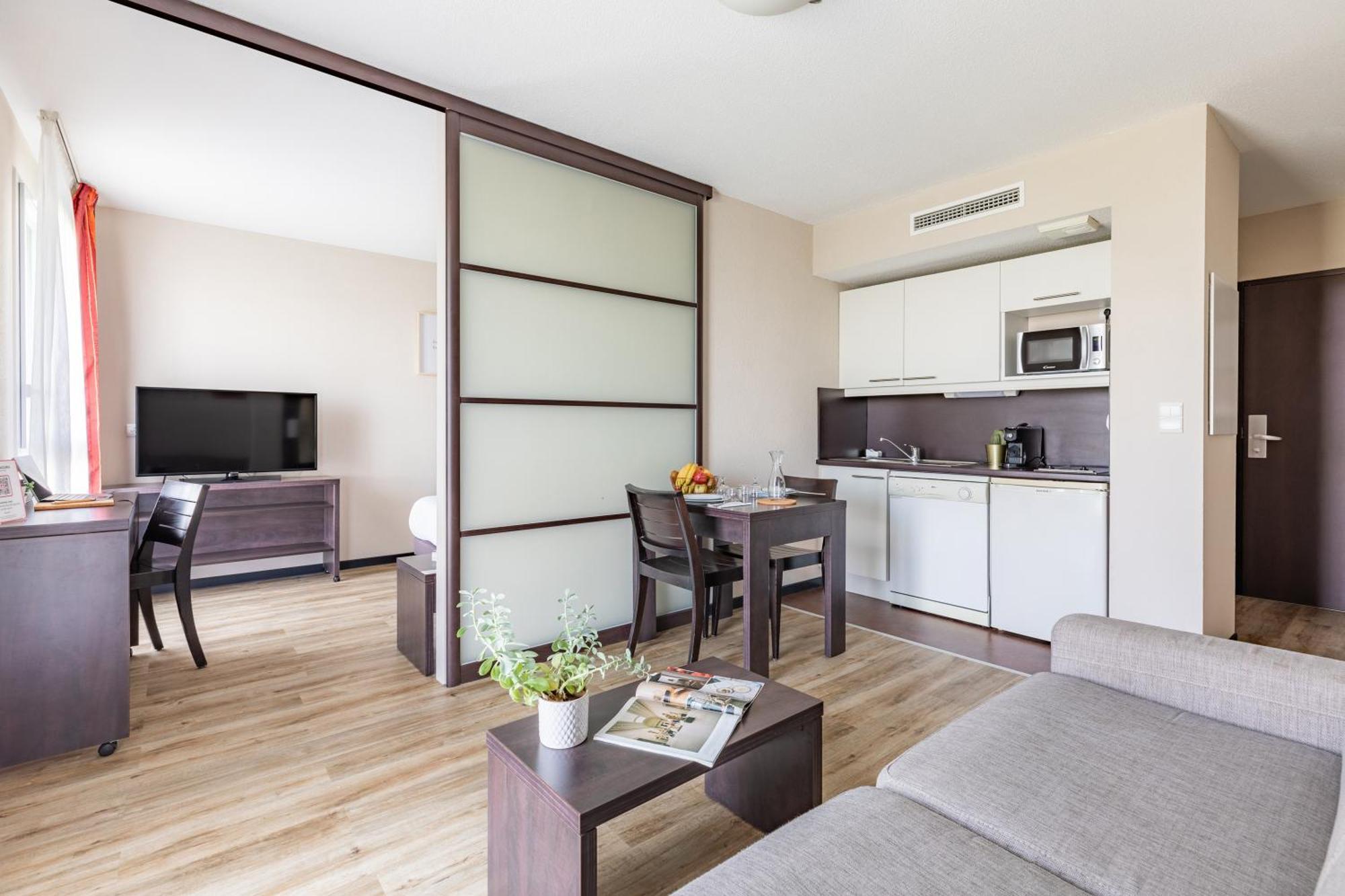 อัปปาร์ตซิตี้ กงฟอร์ นองต์ เวสต์ แซ็งแตร์แบ็ง Aparthotel ภายนอก รูปภาพ