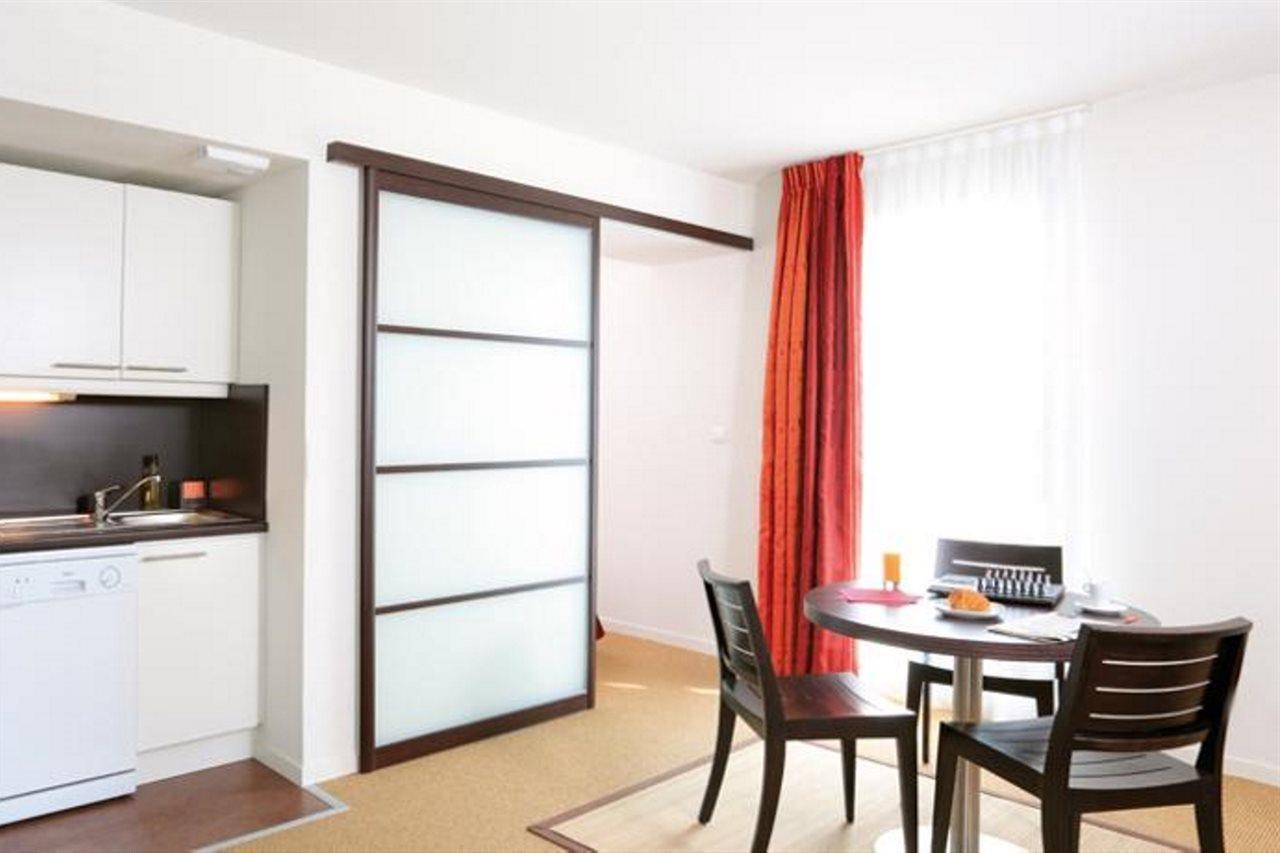 อัปปาร์ตซิตี้ กงฟอร์ นองต์ เวสต์ แซ็งแตร์แบ็ง Aparthotel ภายนอก รูปภาพ
