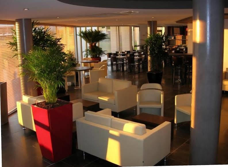 อัปปาร์ตซิตี้ กงฟอร์ นองต์ เวสต์ แซ็งแตร์แบ็ง Aparthotel ภายนอก รูปภาพ