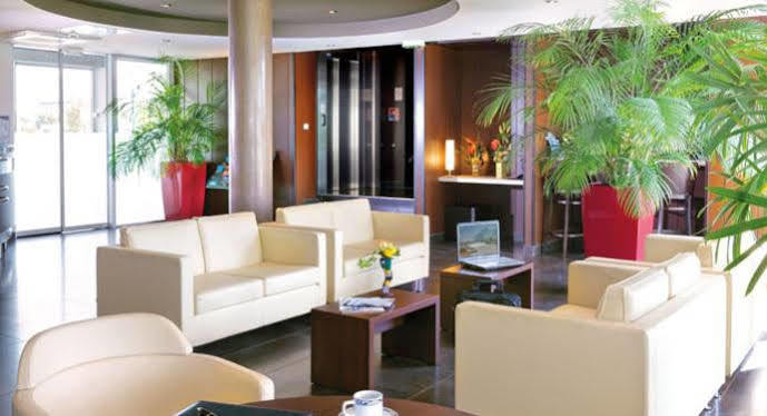 อัปปาร์ตซิตี้ กงฟอร์ นองต์ เวสต์ แซ็งแตร์แบ็ง Aparthotel ภายนอก รูปภาพ